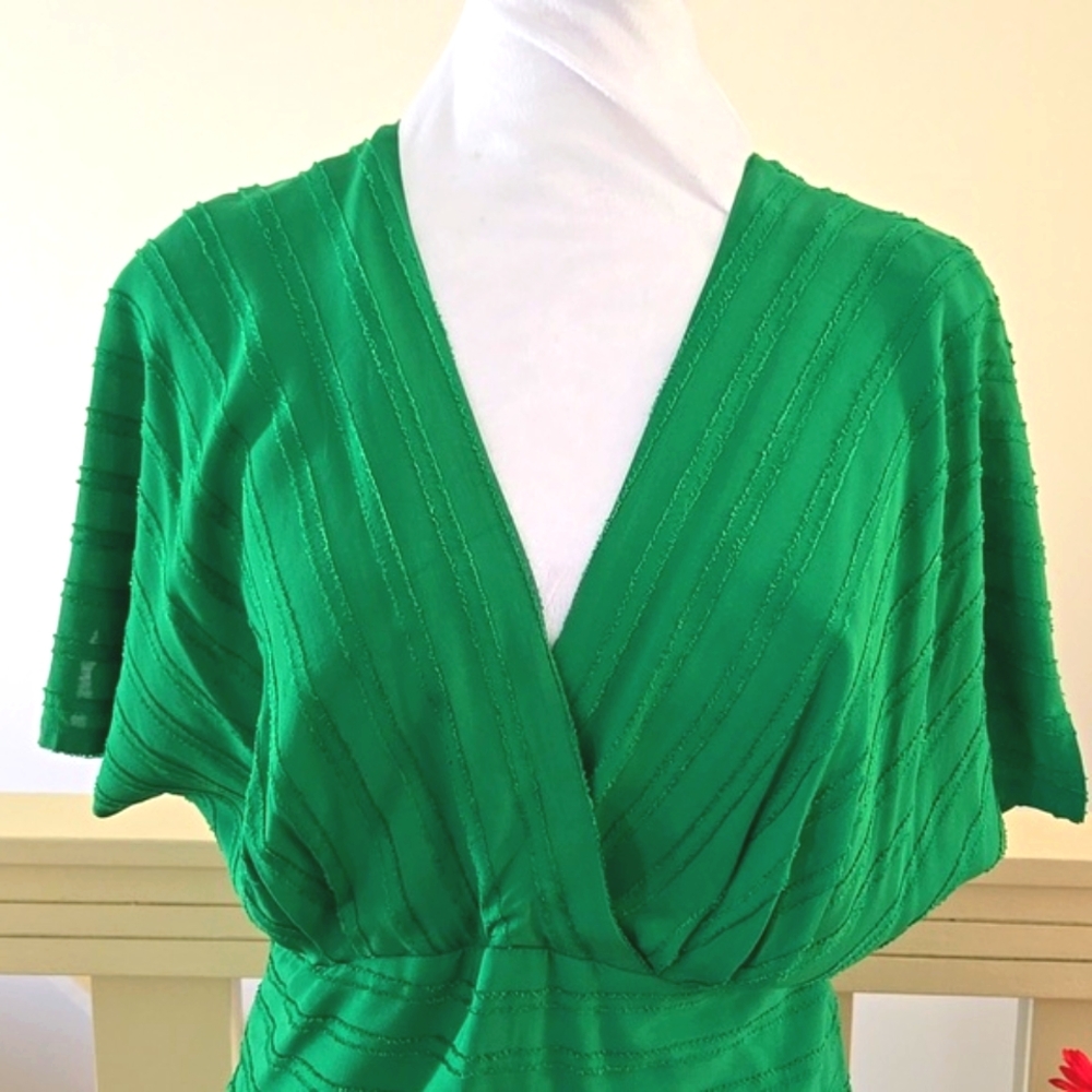 ⭐️Host Pick⭐️ Anthropologie Aryessa | Kelly Dress Emerald Green Wrap - Picture 8 of 11